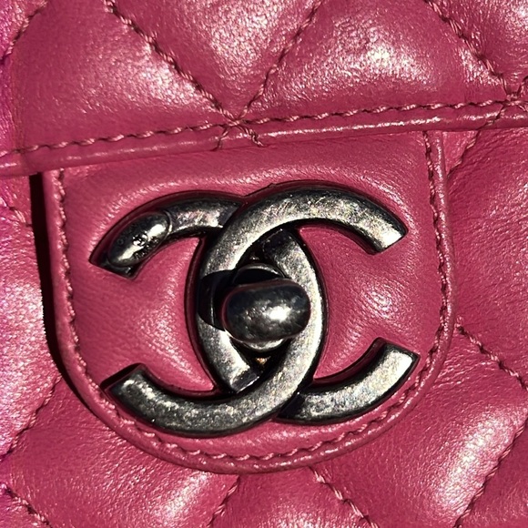 CHANEL
Lambskin Quilted Mini Crossing Flap Pink - Picture 11 of 13